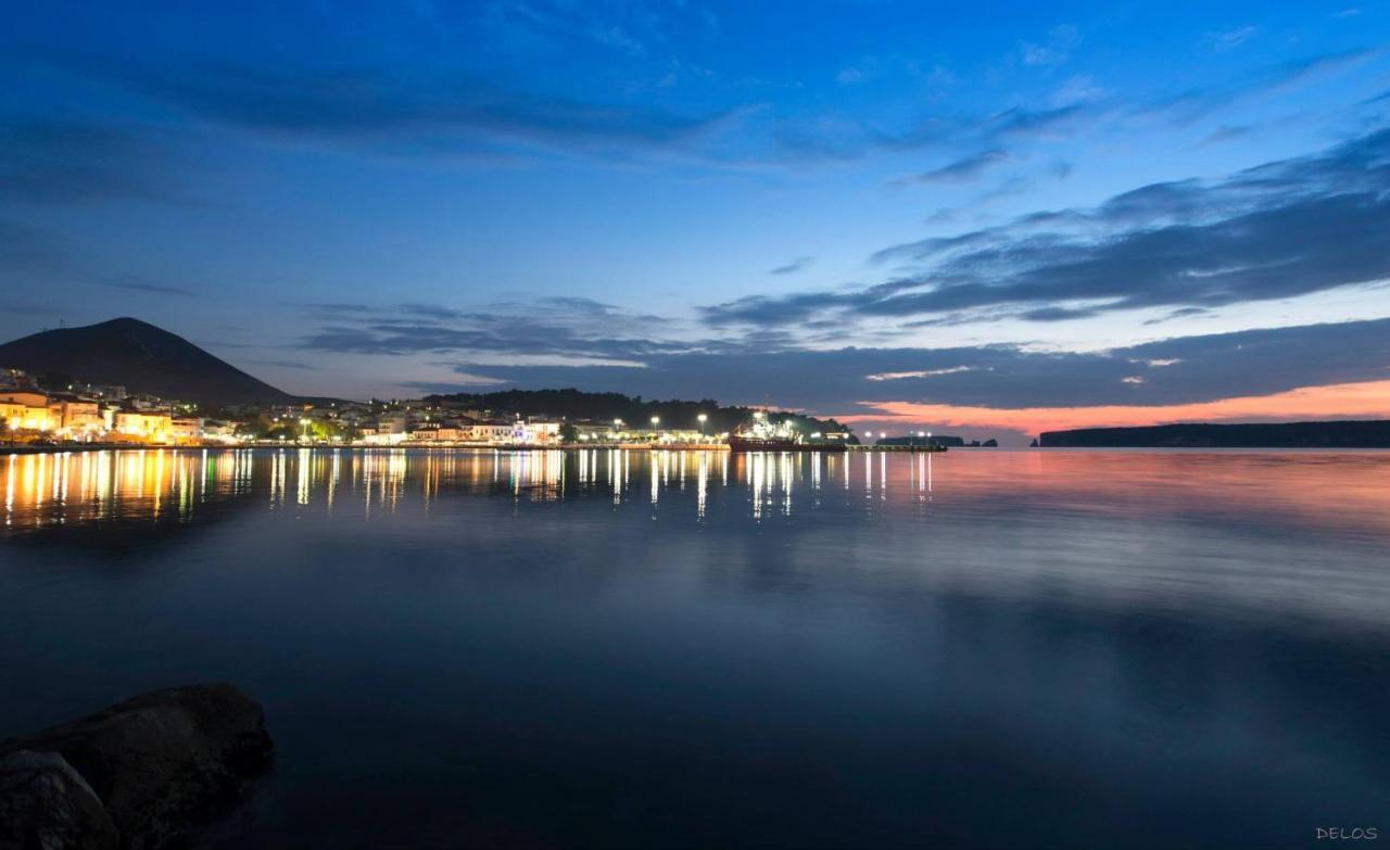 Sandy Feet - Beachfront Loft Apartment Gialova Luaran gambar